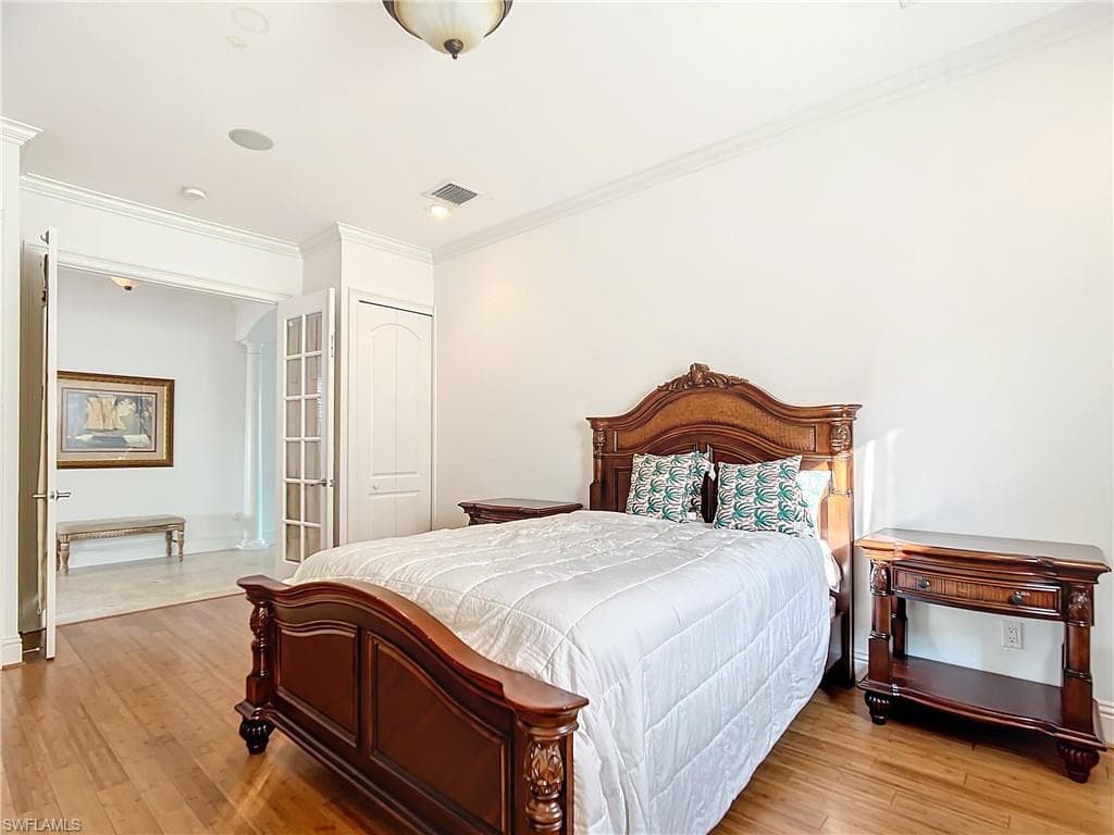 2840 Coco Lakes DR, NAPLES FL 34105-33