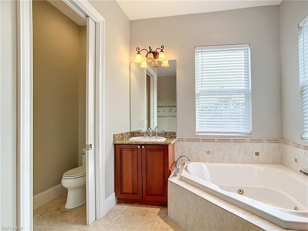 2840 Coco Lakes DR, NAPLES FL 34105-36