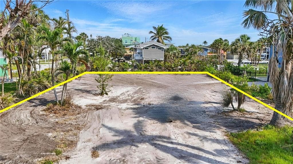 121 Gulf Island DR, FORT MYERS BEACH FL 33931-2