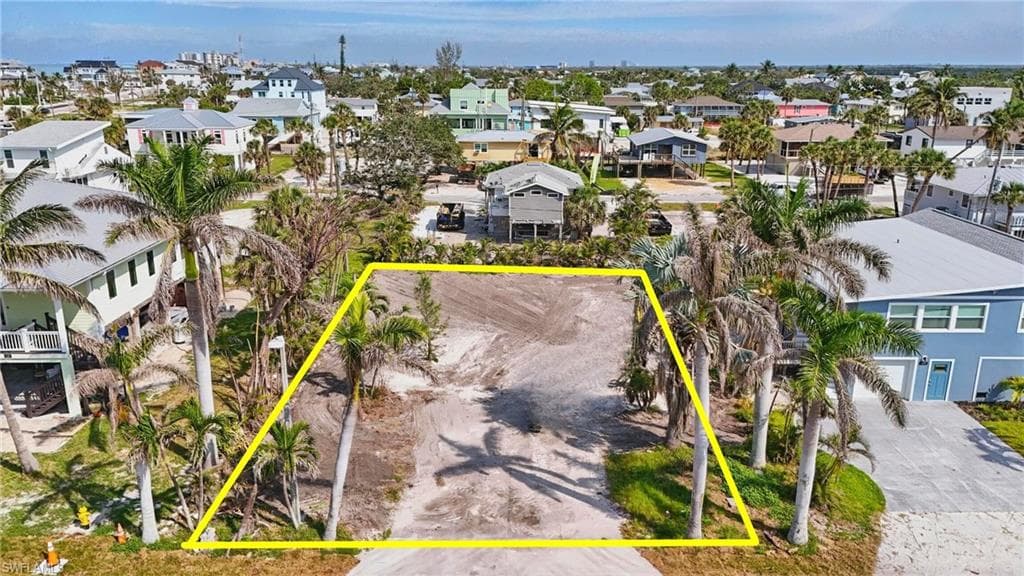 121 Gulf Island DR, FORT MYERS BEACH FL 33931-3