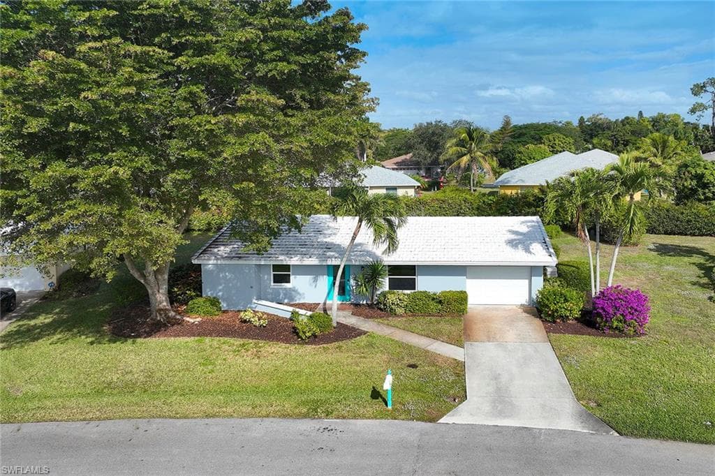 18 Lanai CIR, NAPLES FL 34112-19