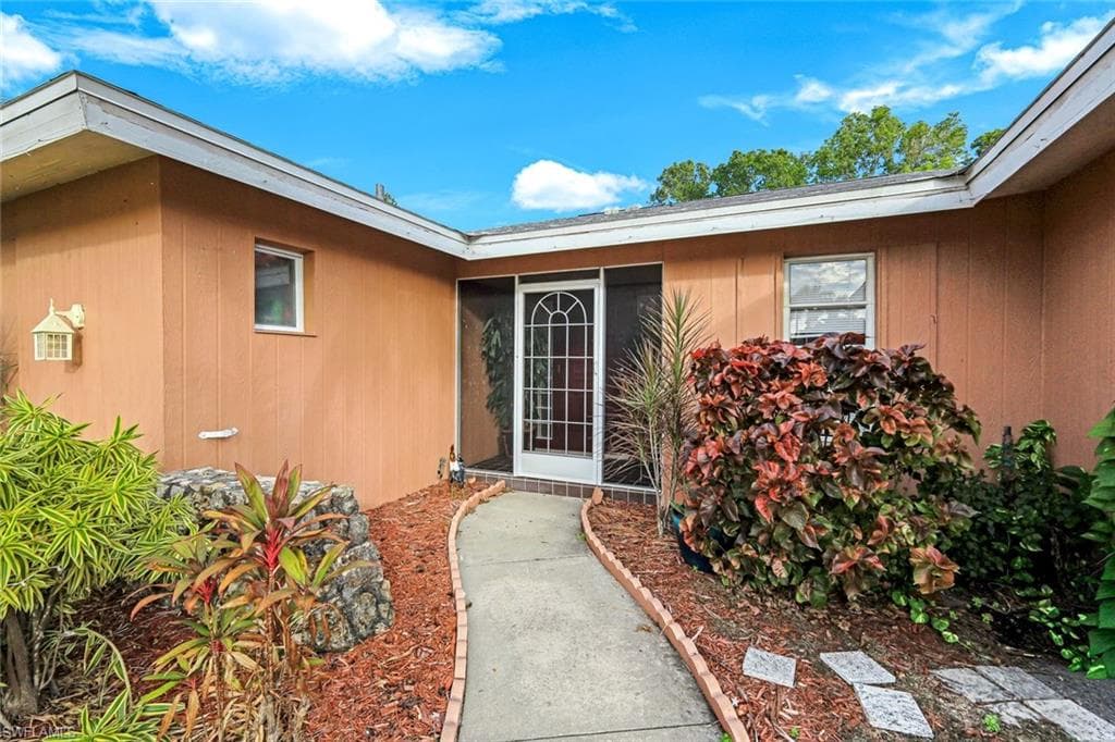 5203 SELBY DR, FORT MYERS FL 33919-5