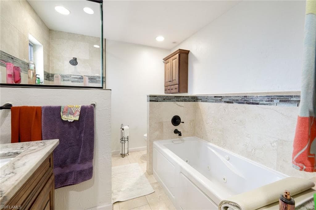 5203 SELBY DR, FORT MYERS FL 33919-18