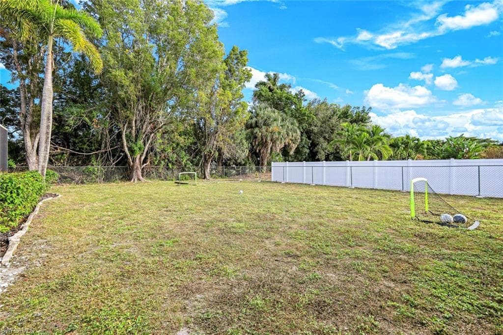 5203 SELBY DR, FORT MYERS FL 33919-30
