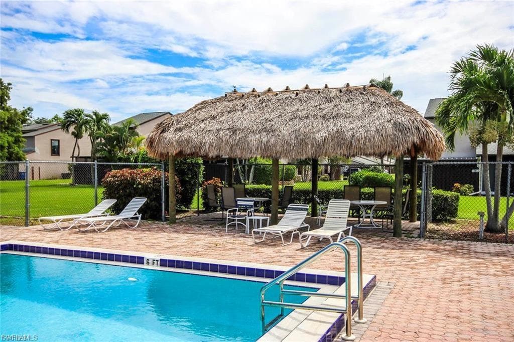 8893 Somerset BLVD, FORT MYERS FL 33919-29