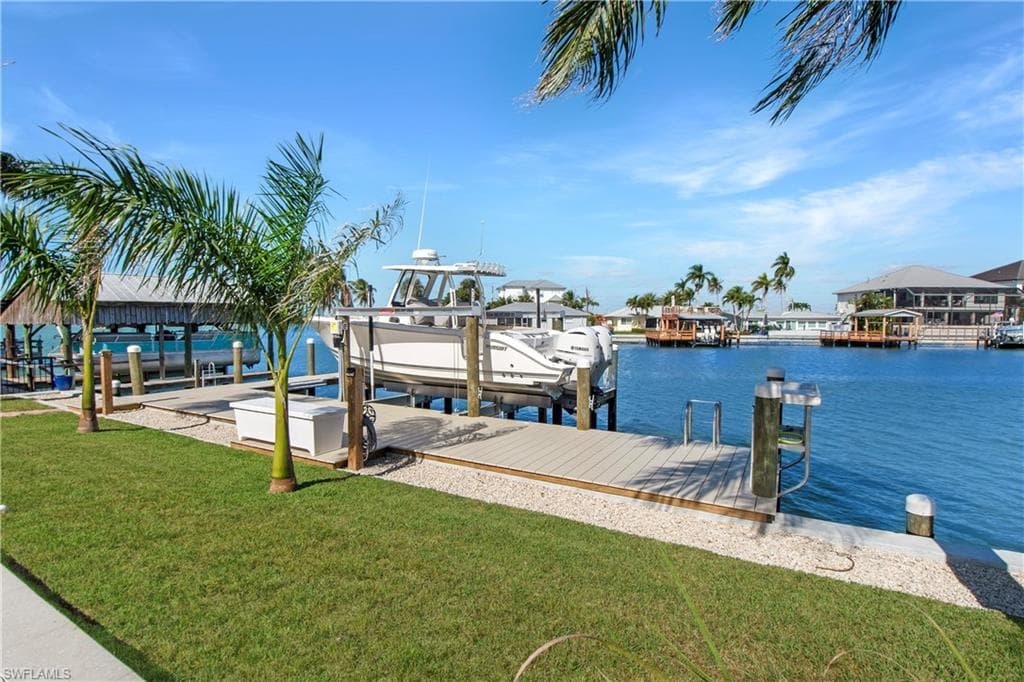 190 Tahiti CIR, NAPLES FL 34113-3