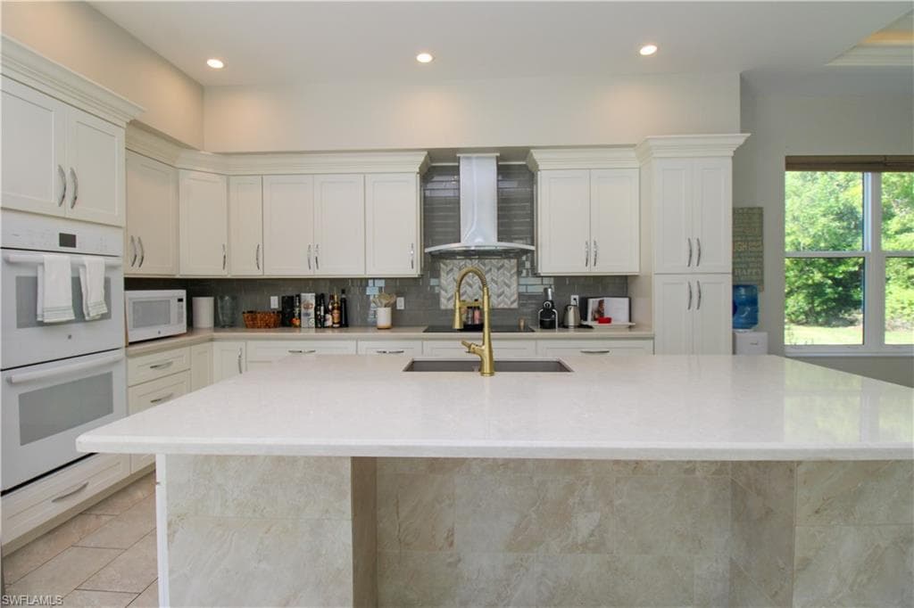 6184 WHITAKER RD, NAPLES FL 34112-33