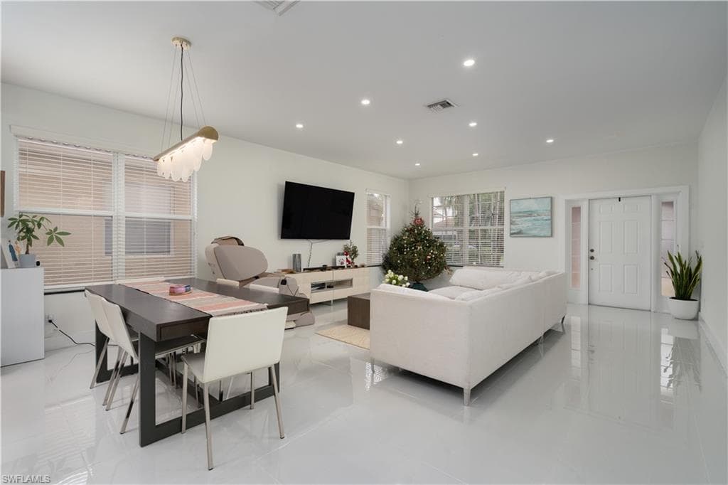 8271 Laurel Lakes WAY, NAPLES FL 34119-9