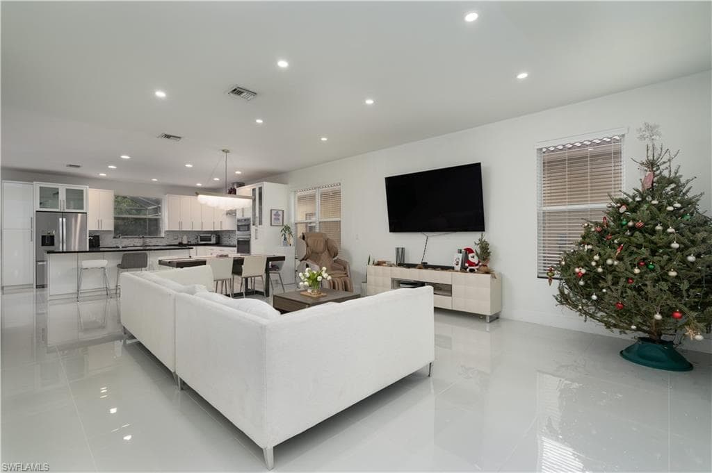 8271 Laurel Lakes WAY, NAPLES FL 34119-10