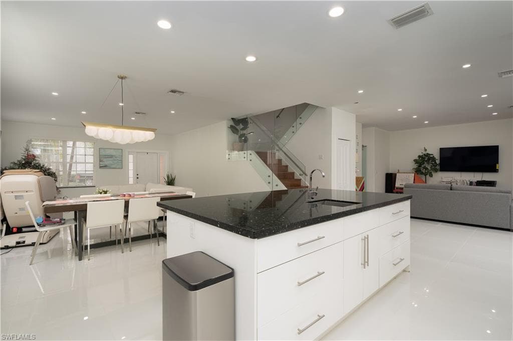 8271 Laurel Lakes WAY, NAPLES FL 34119-7