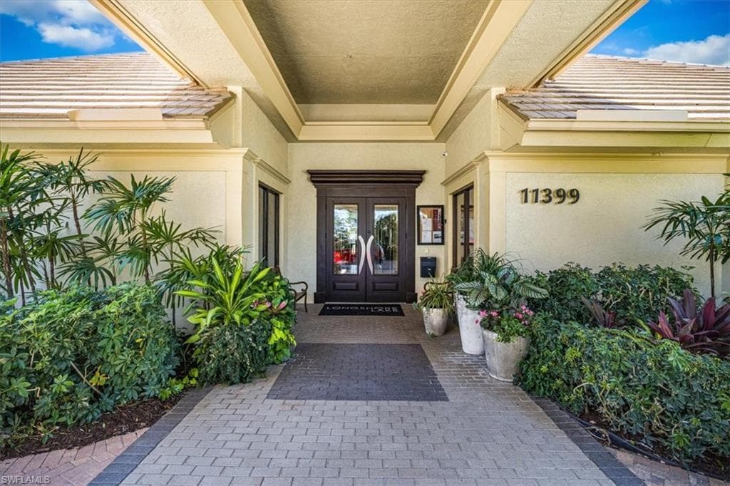11481 Kestrel CT, NAPLES FL 34119-25
