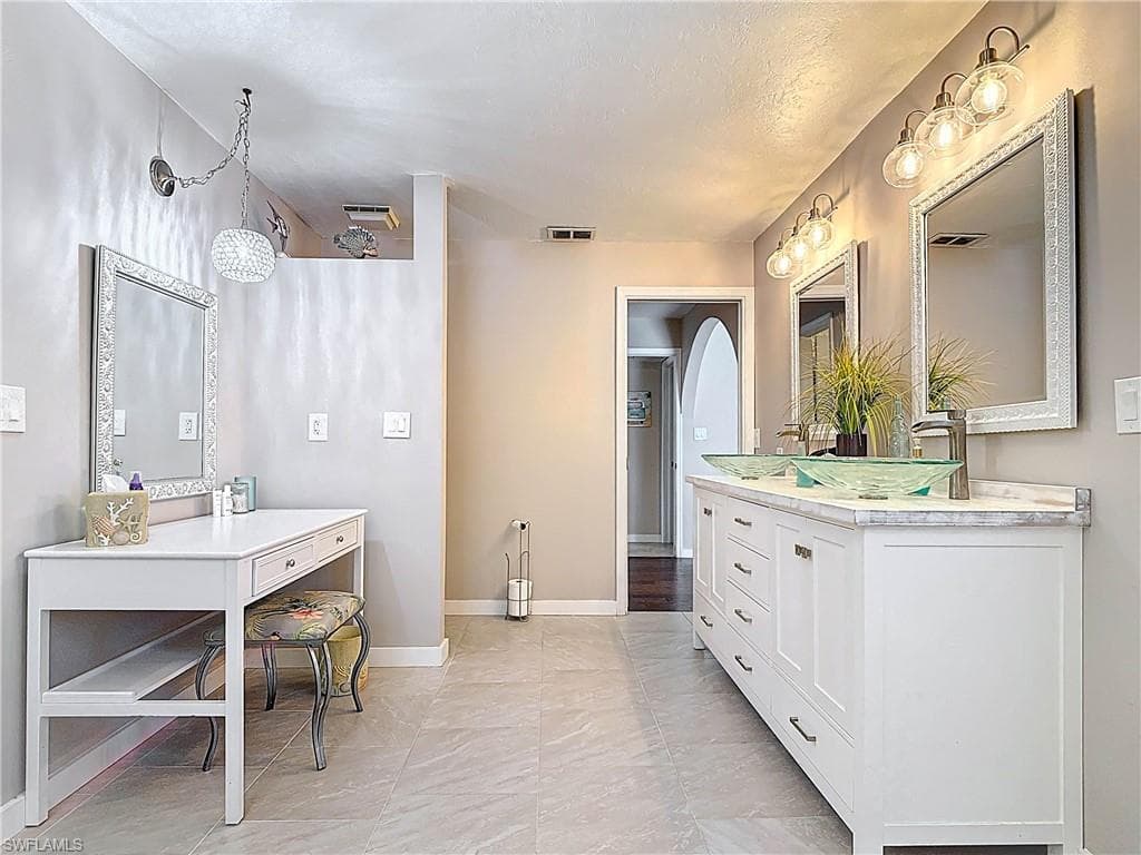 11481 Rebecca CIR, FORT MYERS BEACH FL 33931-24