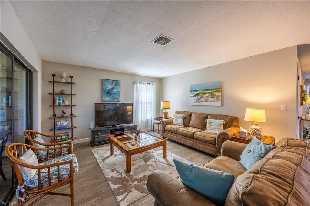 5678 Balkan CT, FORT MYERS FL 33919-13