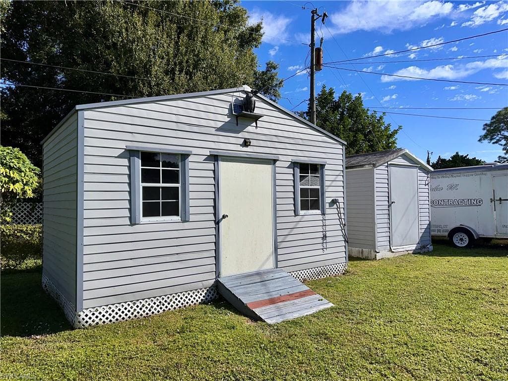 772 July CIR, NORTH FORT MYERS FL 33903-27