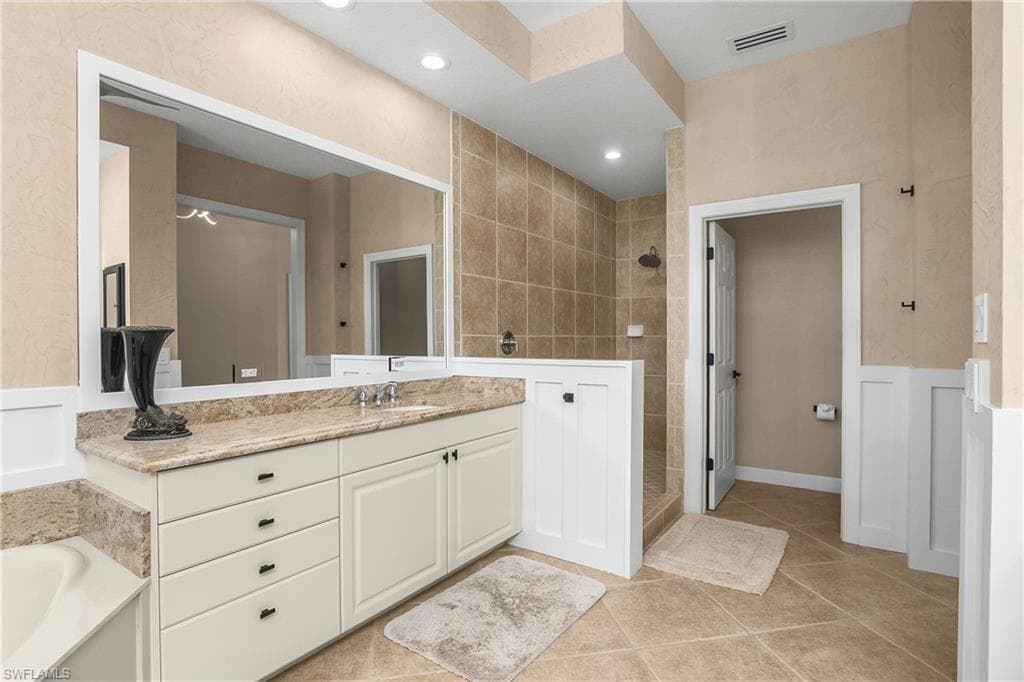 9261 Indigo Isle CT # 202, ESTERO FL 34135-31