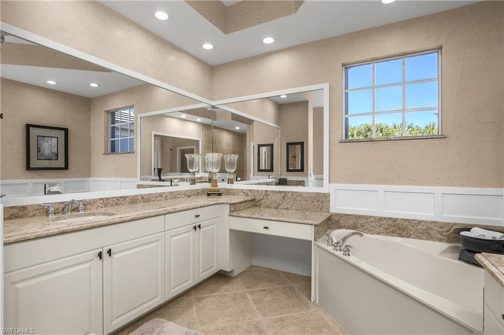 9261 Indigo Isle CT # 202, ESTERO FL 34135-30