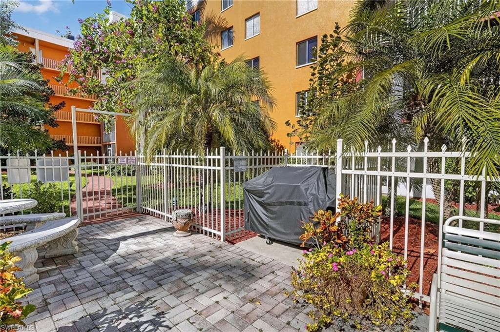 2366 E Mall DR # 215, FORT MYERS FL 33901-24