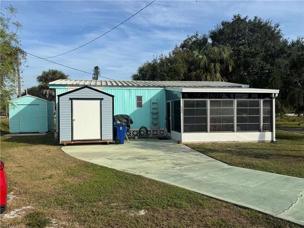 234 Lamplighter LN, NORTH FORT MYERS FL 33917-5