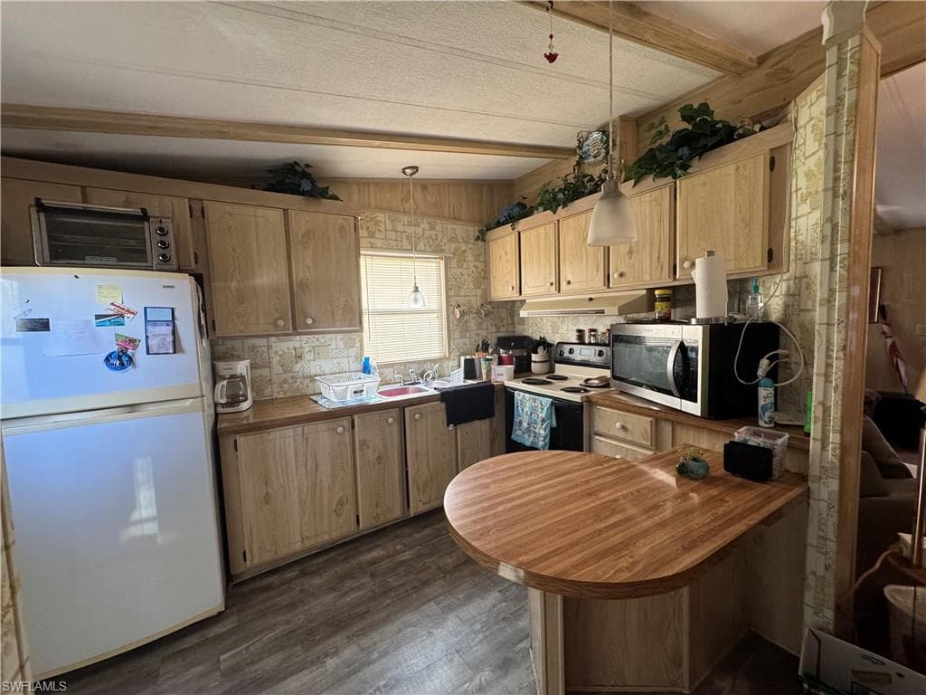 234 Lamplighter LN, NORTH FORT MYERS FL 33917-10