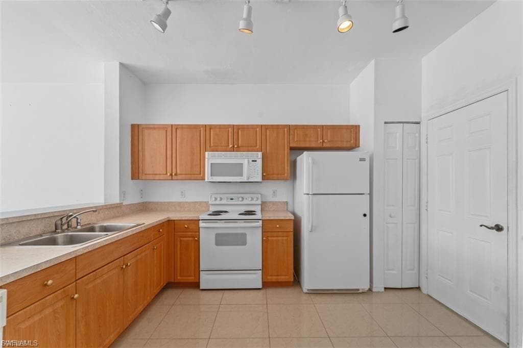 3637 Pine Oak CIR # 105, FORT MYERS FL 33916-8
