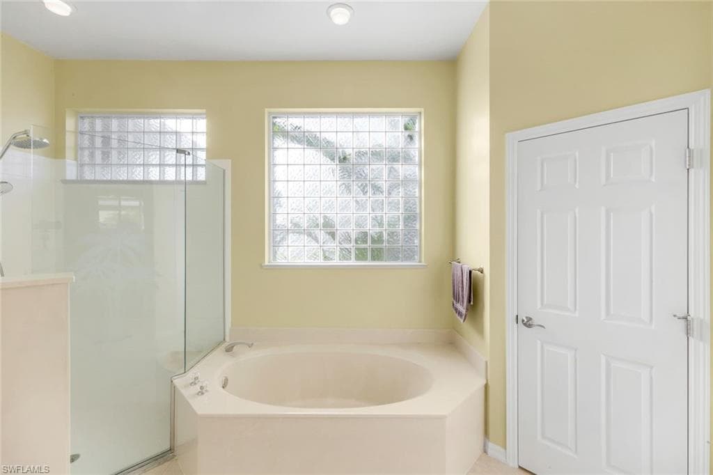 1201 Jardin DR, NAPLES FL 34104-18