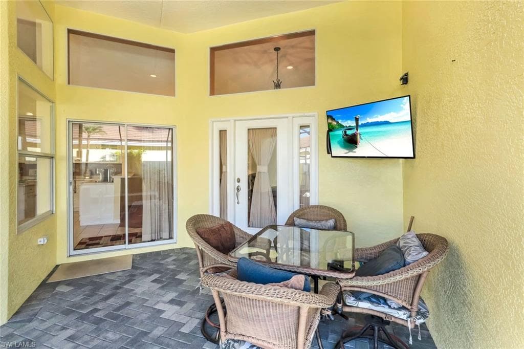 1201 Jardin DR, NAPLES FL 34104-24