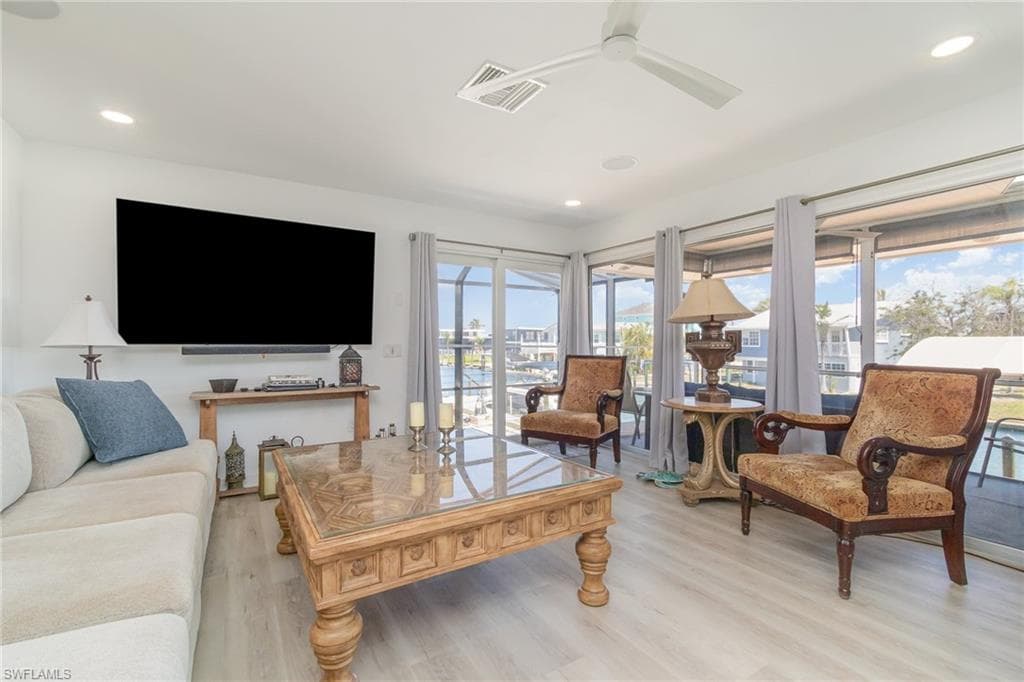 240 Driftwood LN, FORT MYERS BEACH FL 33931-9