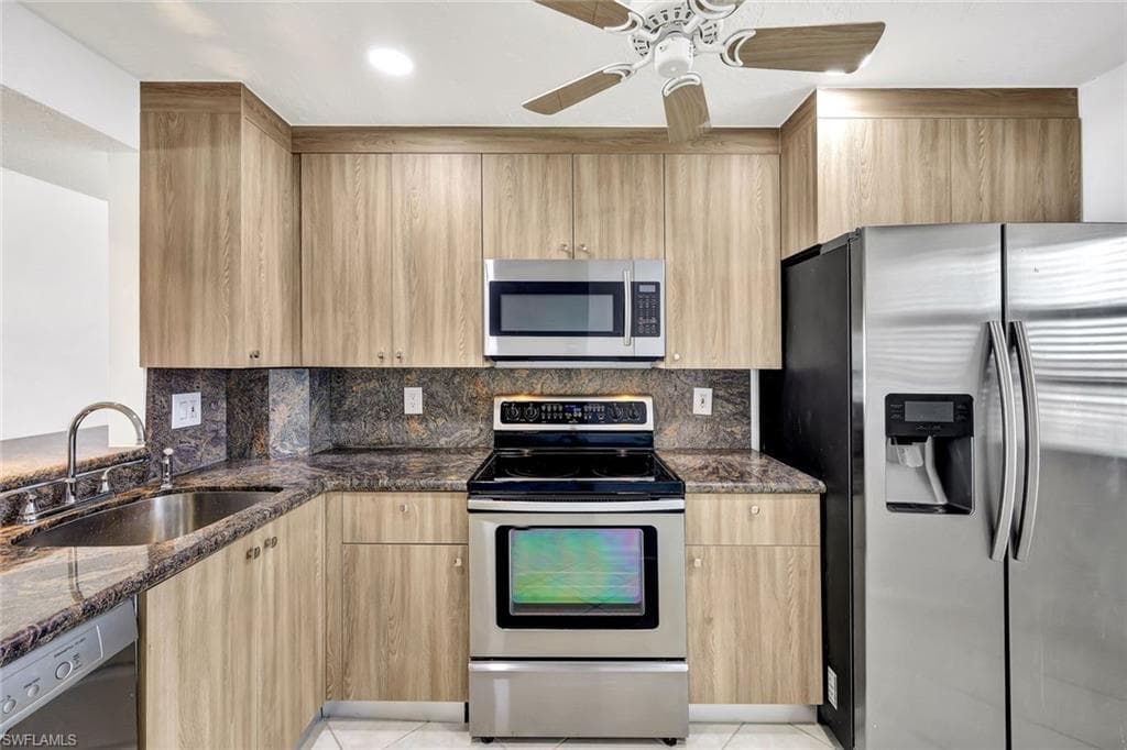 320 Seaview CT # 804, MARCO ISLAND FL 34145-12