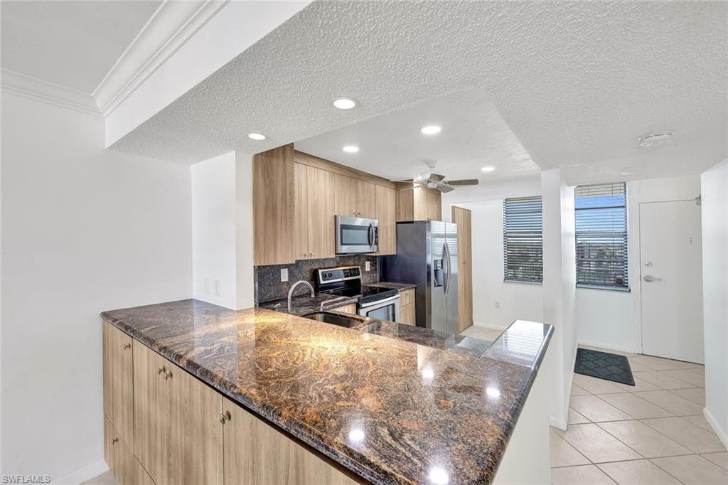 320 Seaview CT # 804, MARCO ISLAND FL 34145-27