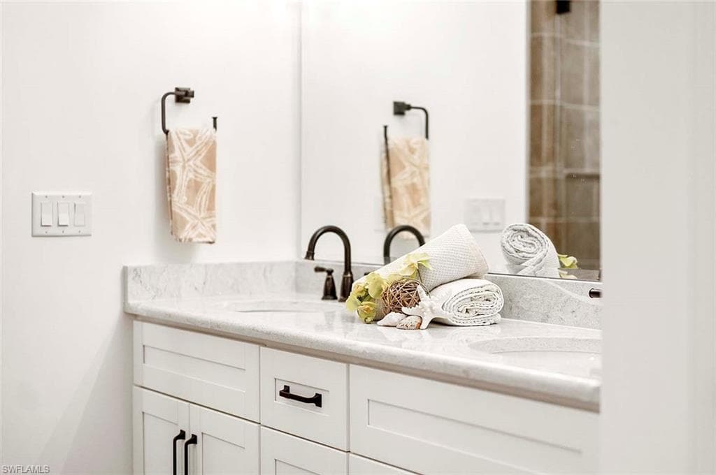 5657 Shaddelee LN W, FORT MYERS FL 33919-8