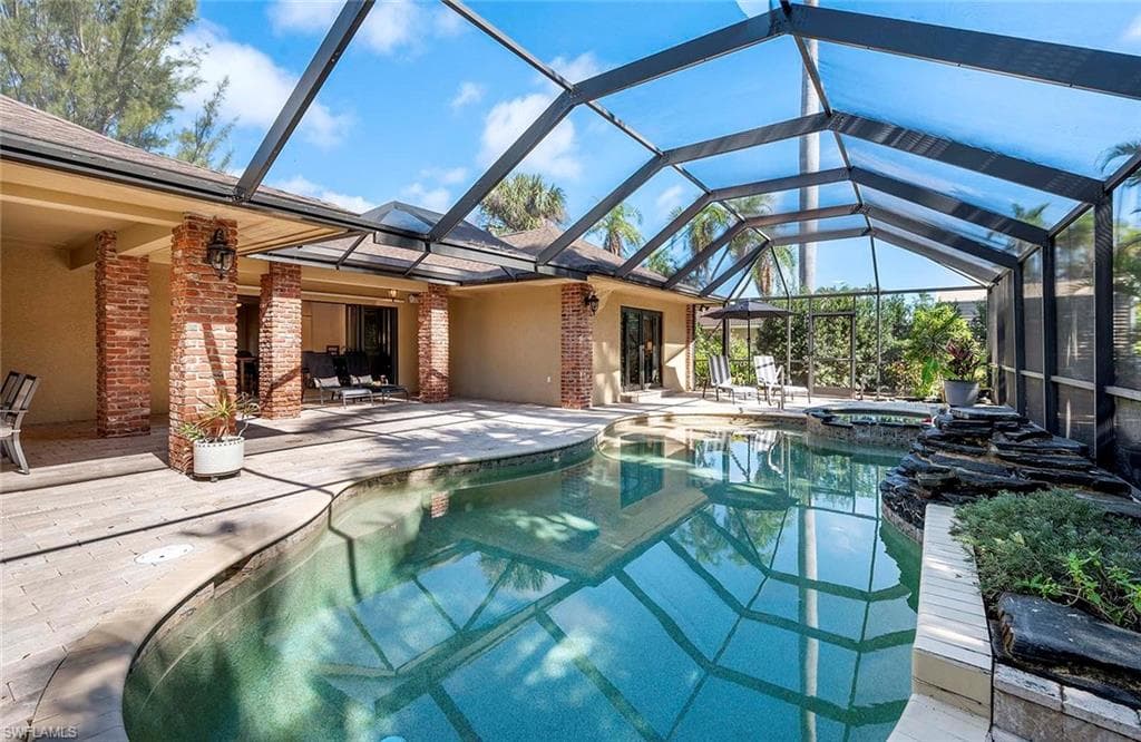 5657 Shaddelee LN W, FORT MYERS FL 33919-17