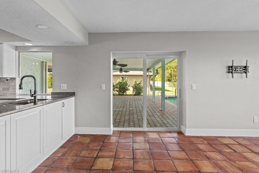 1384 Burgundy DR, FORT MYERS FL 33919-6