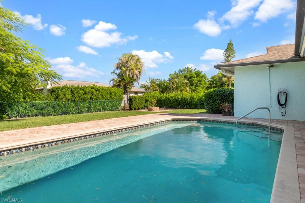 1384 Burgundy DR, FORT MYERS FL 33919-37