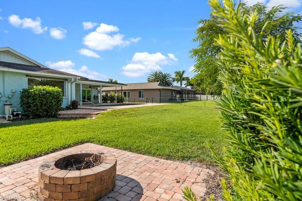 1384 Burgundy DR, FORT MYERS FL 33919-40