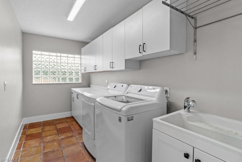 1384 Burgundy DR, FORT MYERS FL 33919-44