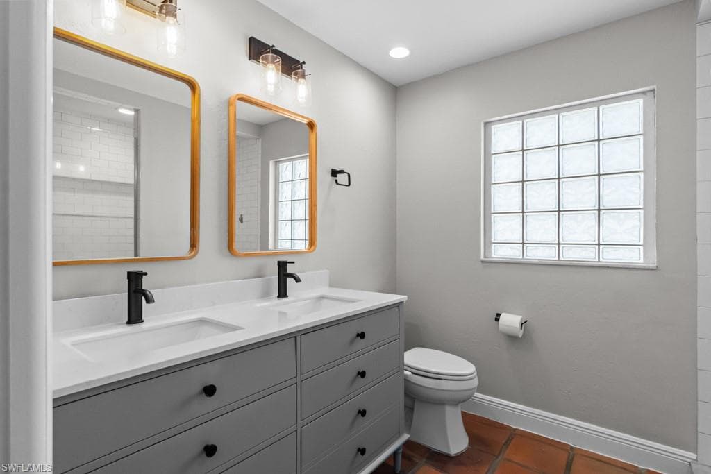 1384 Burgundy DR, FORT MYERS FL 33919-20