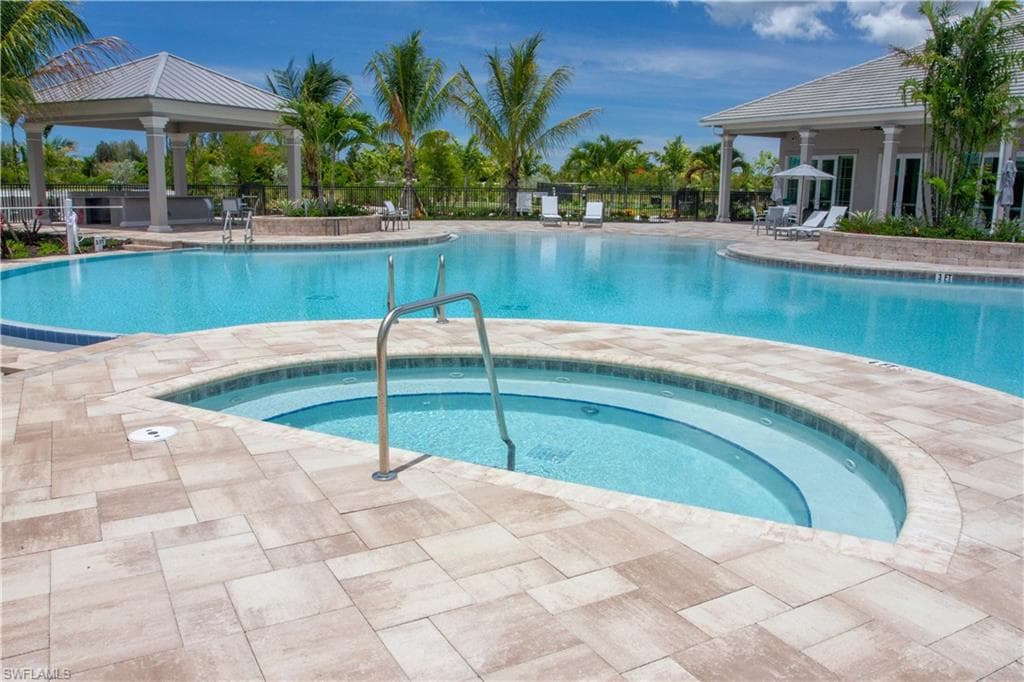 163 Indies DR E # 206, NAPLES FL 34114-42