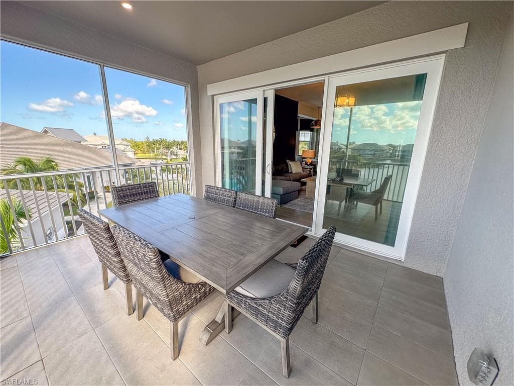 163 Indies DR E # 206, NAPLES FL 34114-15