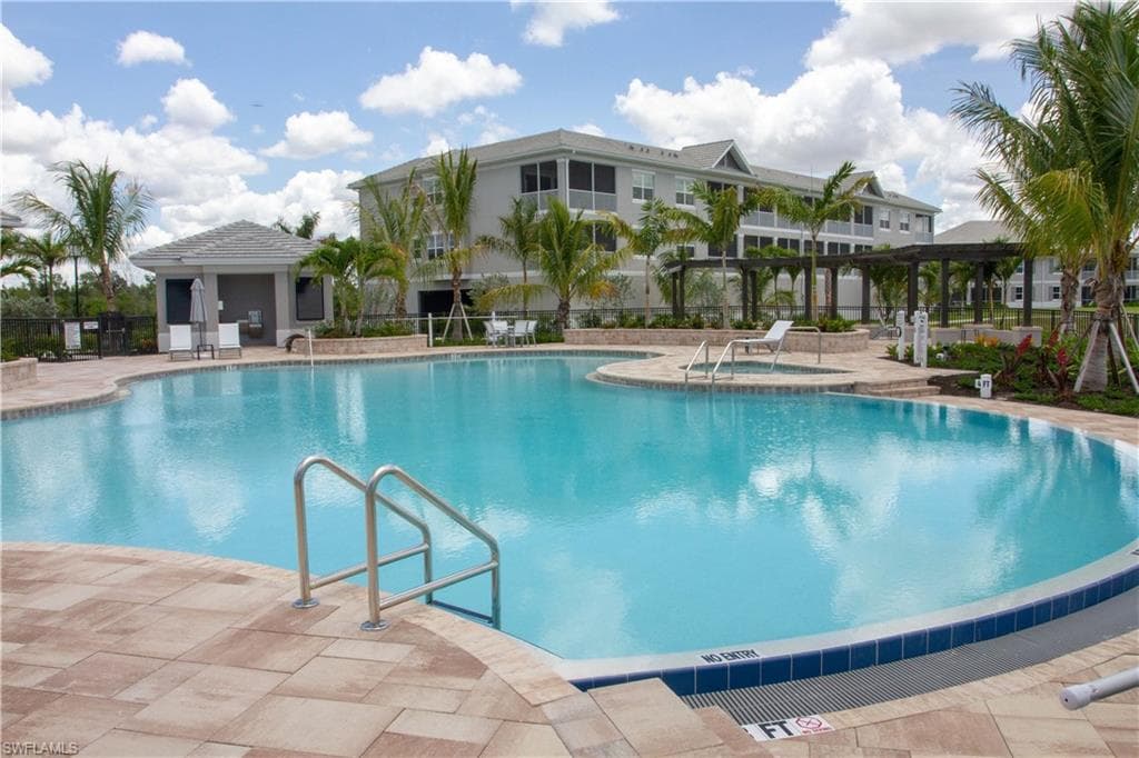 163 Indies DR E # 206, NAPLES FL 34114-44