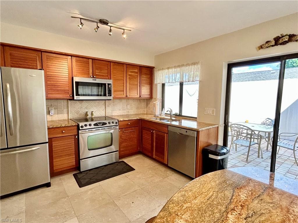 5852 Wild Fig LN, FORT MYERS FL 33919-4