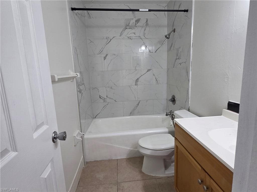 3325 Airport RD N # G7, NAPLES FL 34105-4