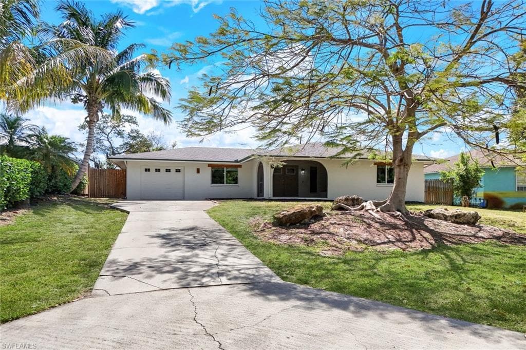79 Constitution DR, NAPLES FL 34112-6