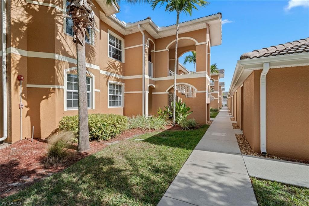 1076 Winding Pines CIR # 101, CAPE CORAL FL 33909-2