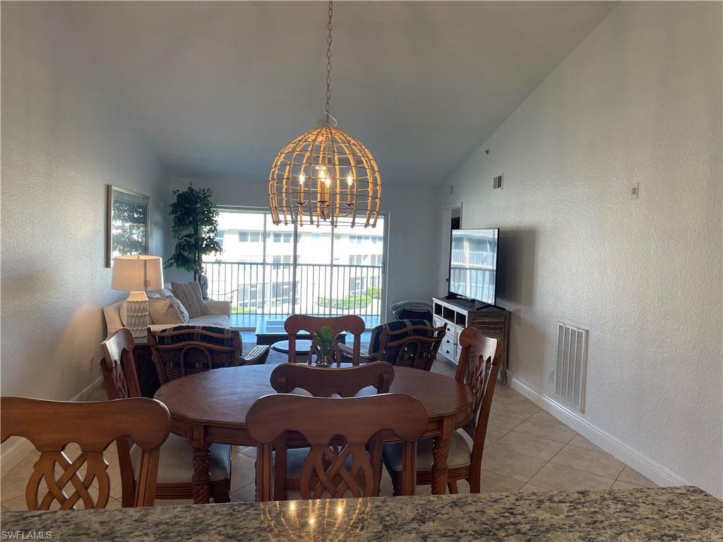 9640 Victoria LN # 305, NAPLES FL 34109-5