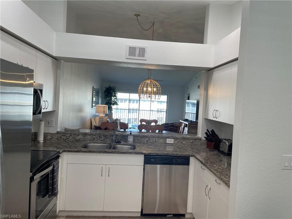 9640 Victoria LN # 305, NAPLES FL 34109-6