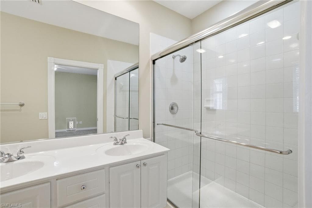 28285 Jeneva WAY, BONITA SPRINGS FL 34135-24