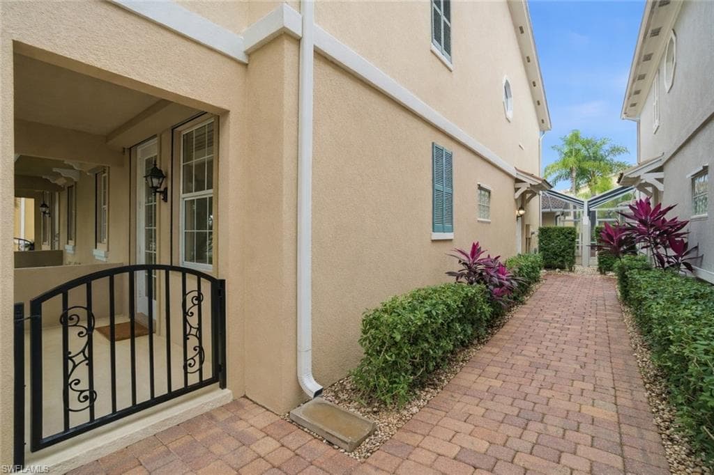 28285 Jeneva WAY, BONITA SPRINGS FL 34135-2