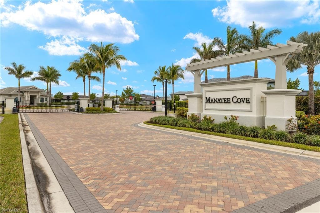 2170 Yellowfin CIR, NAPLES FL 34114-1