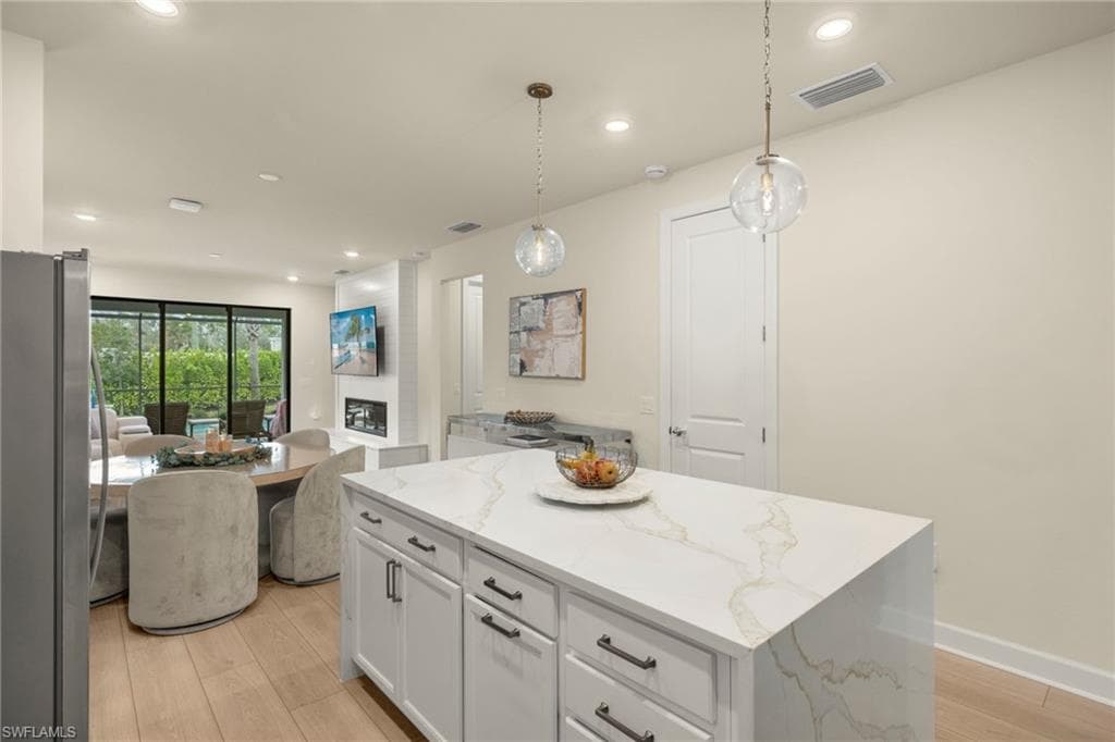2170 Yellowfin CIR, NAPLES FL 34114-5