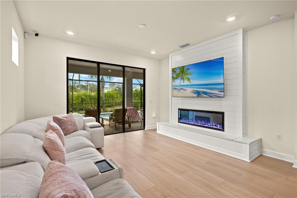 2170 Yellowfin CIR, NAPLES FL 34114-2